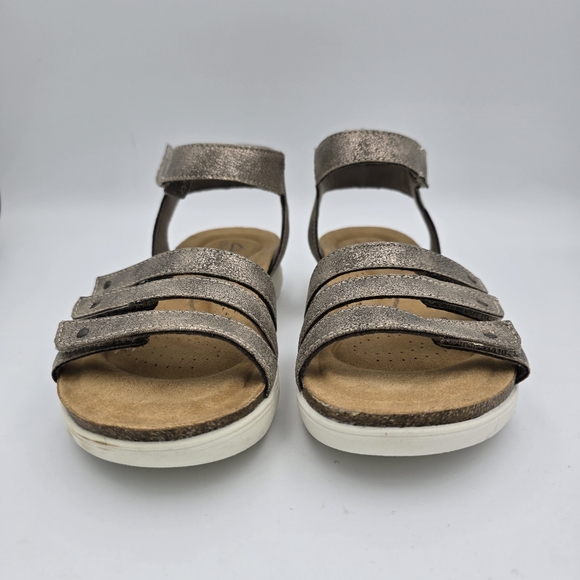 NEW! 7N NARROW WIDTH Clarks Collection April Dove Platinum Velcro Strap Sandals - Picture 5 of 16